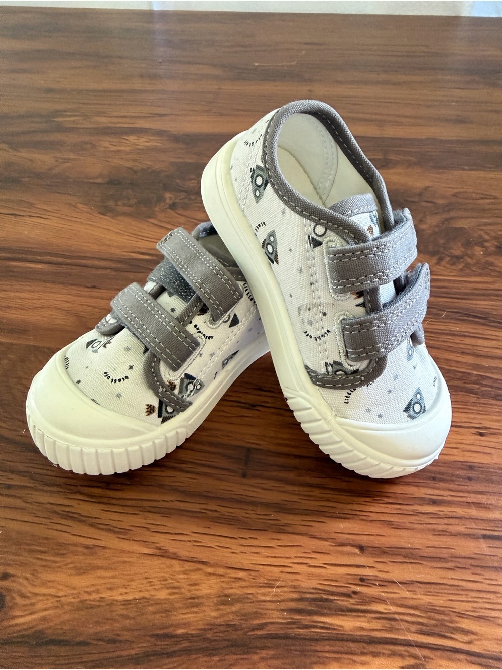 NWOT Toddler Wonder Nation Velcro Shoes